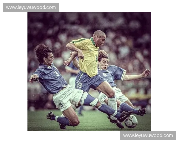 世界杯精彩瞬间回顾：那些令人热血沸腾的赛场故事与历史传奇